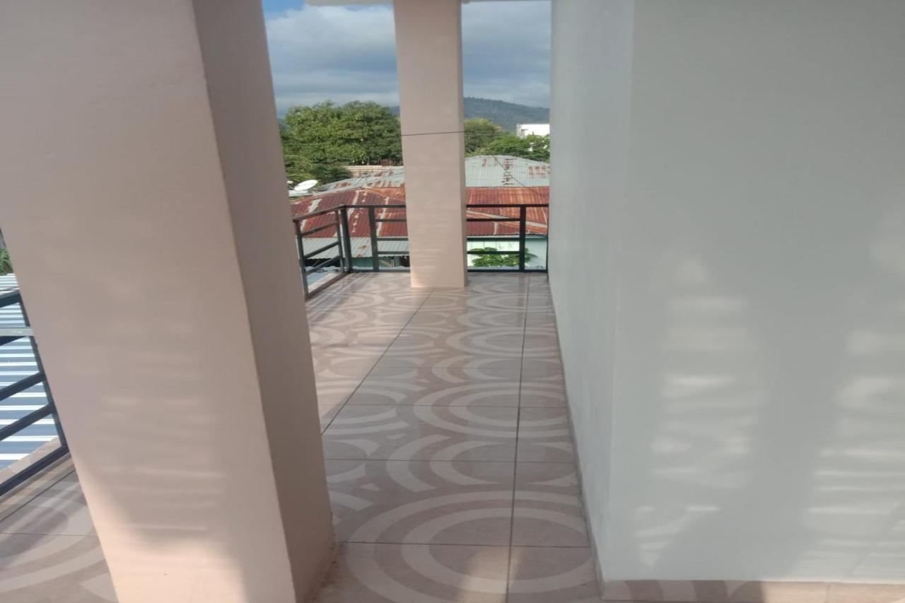 Express O 91722 Home Stay Dan Sewa Mobil Jhon'S Family Labuan Bajo Luaran gambar